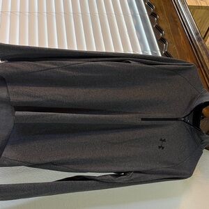 Under Armour Men's Gray HeatGear pullover - size M